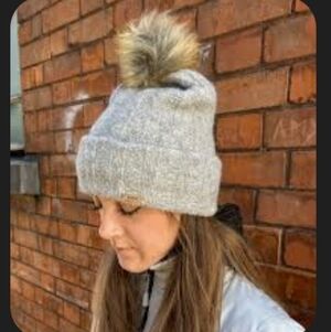 Cozy Gray Knit Pom-Pom Beanie